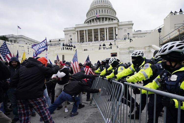 Which Members of Congress Were Giving Capitol Tours to Right Wing Attackers?